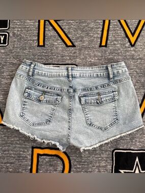 Light Wash Denim Frayed Hem Women's Shorts